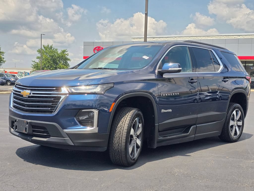 Used 2023 Chevrolet Traverse LT w/ LT Premium Package FWD image 4