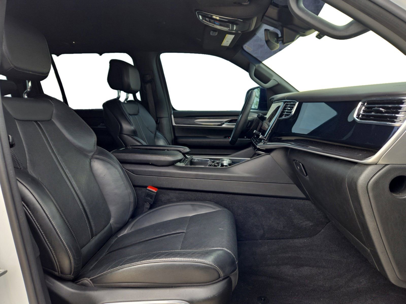 Used 2023 Jeep Wagoneer 4WD w/ Convenience Group I image 15