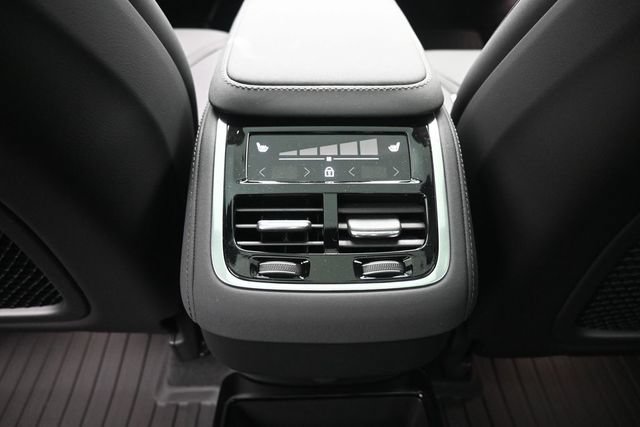 Used 2026 Volvo XC90 B6 Plus w/ Protection Package AWD/4WD image 25