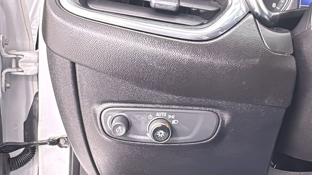 Used 2019 Chevrolet Equinox LT image 32