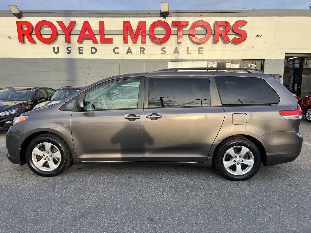 Used 2012 Toyota Sienna LE FWD image 17
