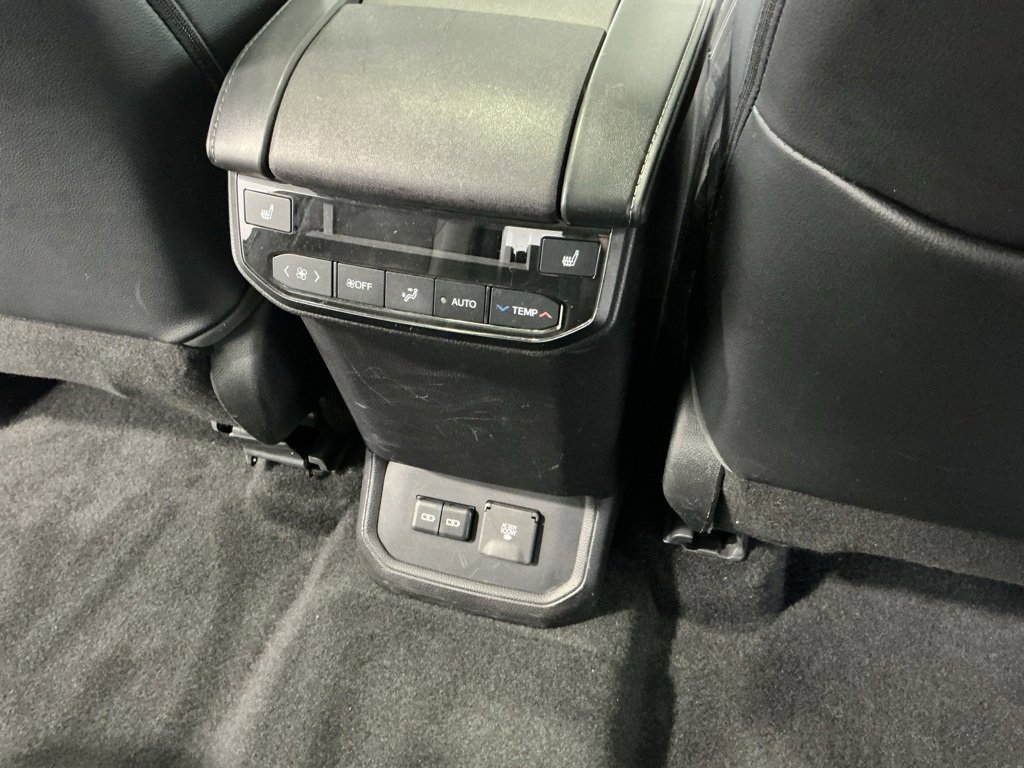 Used 2022 Toyota Highlander Platinum image 29