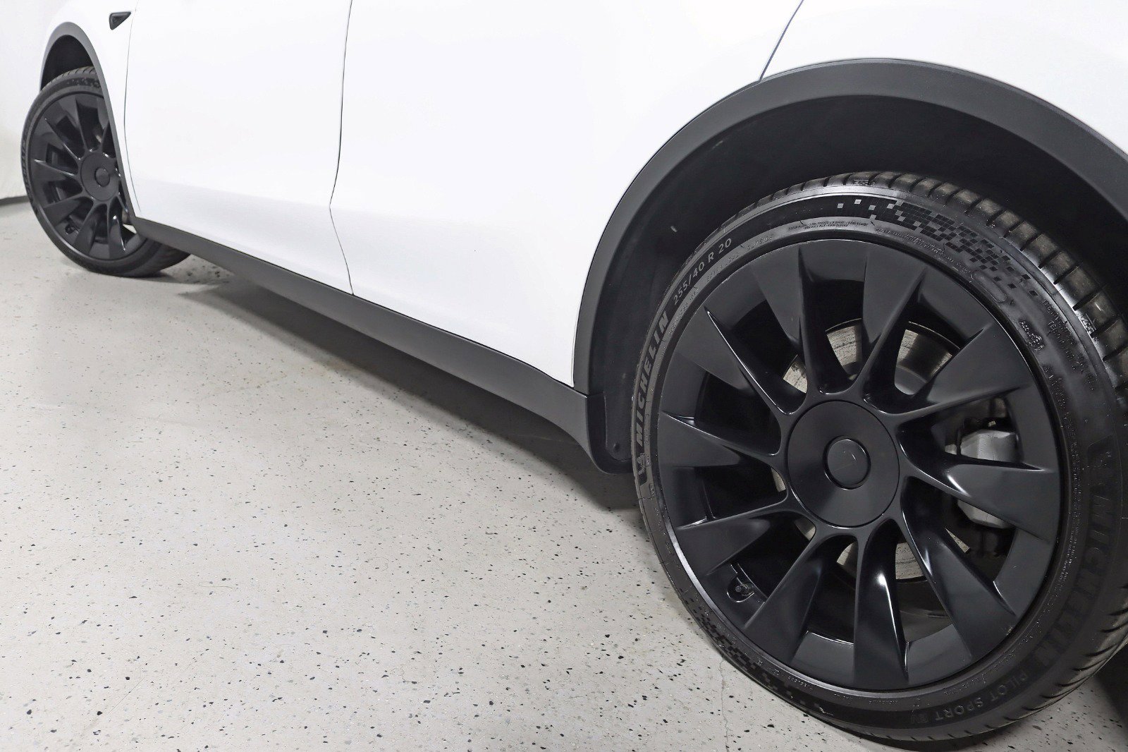 Used 2022 Tesla Model Y Long Range image 12
