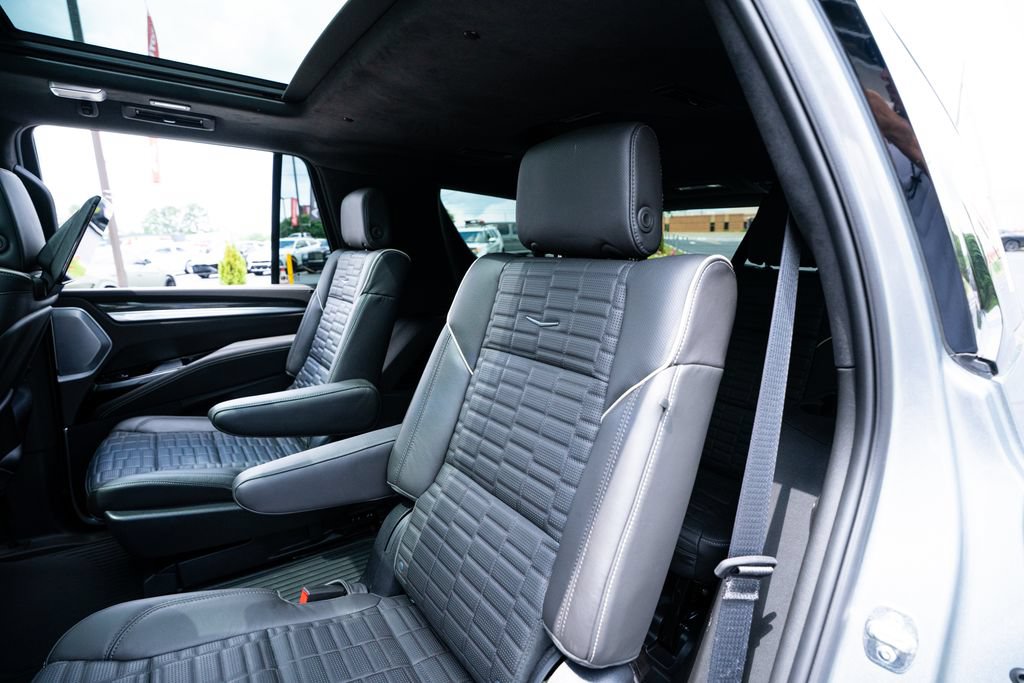Used 2025 Cadillac Escalade V w/ LPO, ONYX Package AWD/4WD image 45