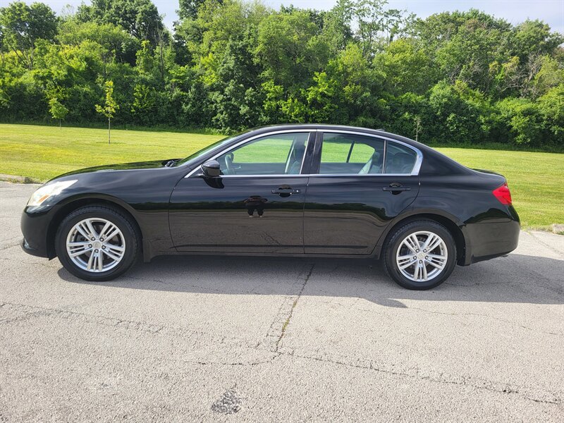 Used 2011 INFINITI G25 x w/ Moonroof Pkg AWD/4WD image 3