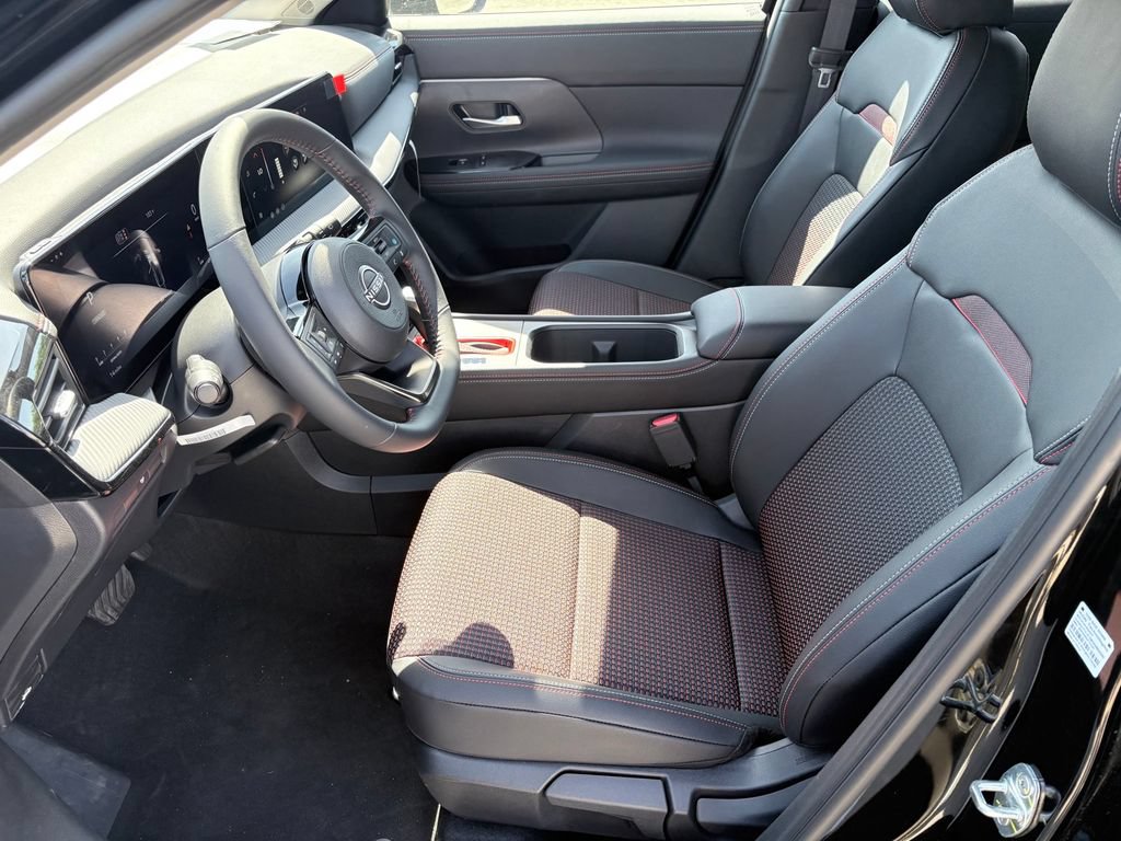 New 2026 Nissan Kicks SR AWD/4WD image 8