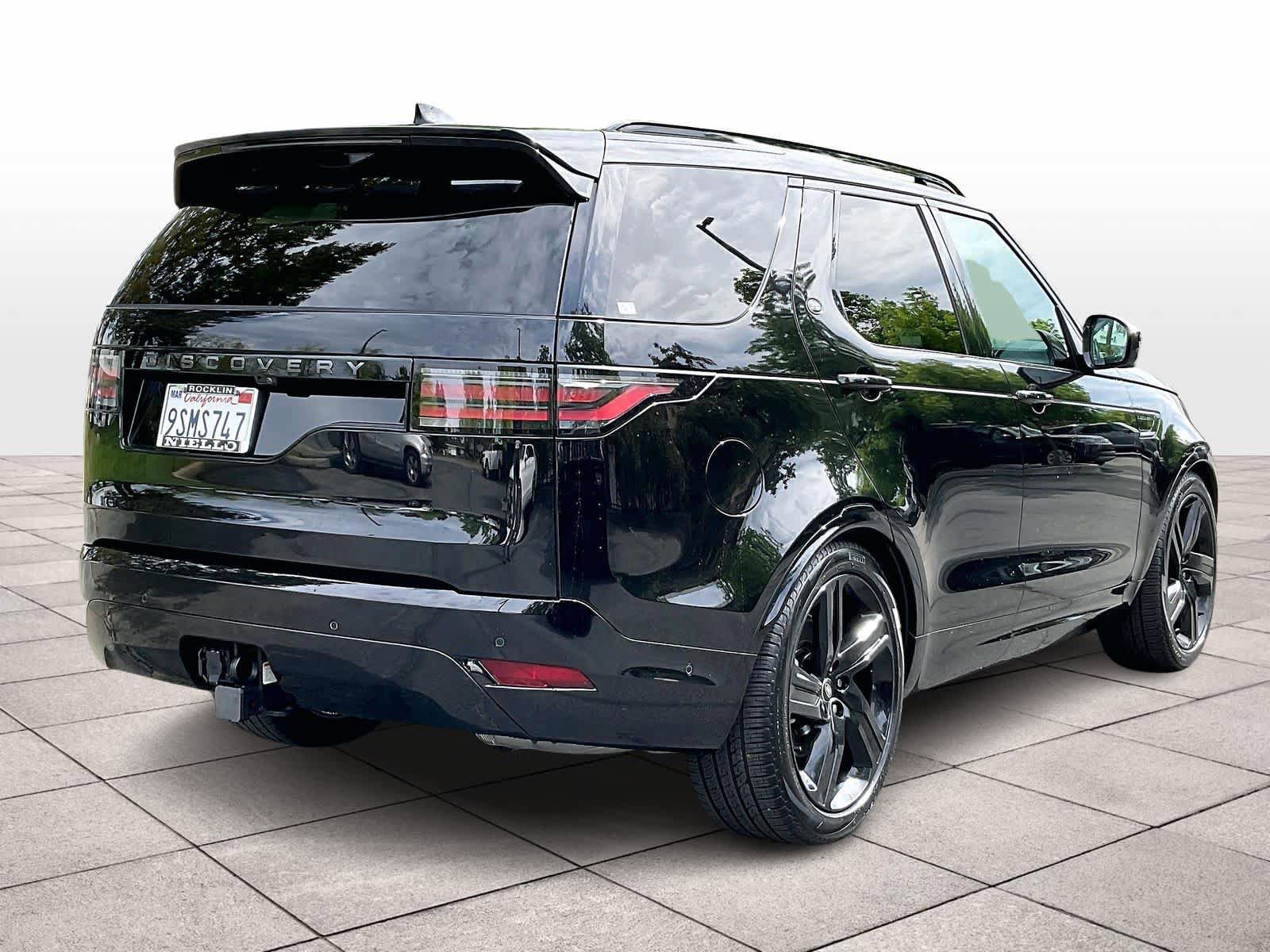 Used 2025 Land Rover Discovery Dynamic SE AWD/4WD image 15