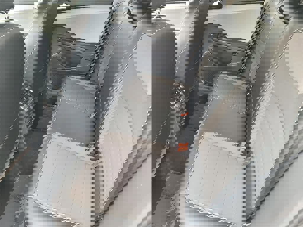 Used 2022 Volkswagen Taos SE w/ Panoramic Sunroof Package image 12