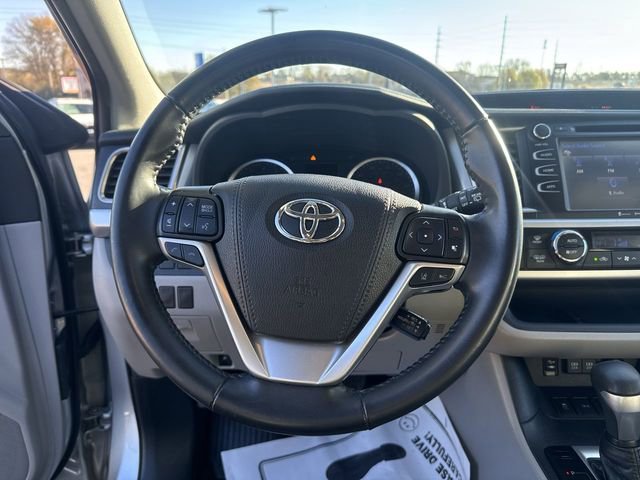 Used 2019 Toyota Highlander XLE image 15