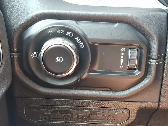 Used 2025 Jeep Wrangler Unlimited Sahara AWD/4WD image 25