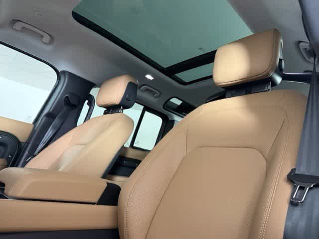 New 2026 Land Rover Defender 110 X-Dynamic SE AWD/4WD image 5