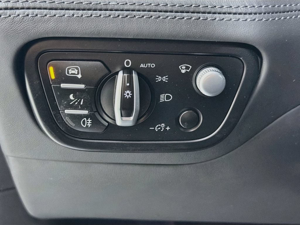 Used 2023 Bentley Bentayga AWD/4WD image 10