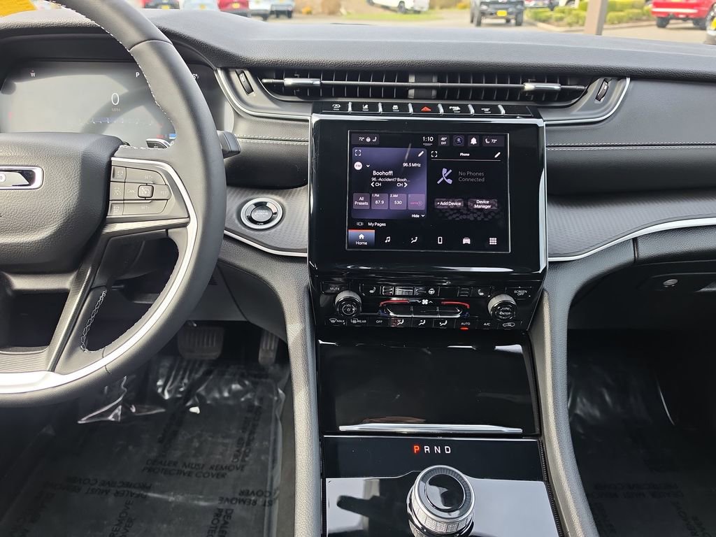 Used 2025 Jeep Grand Cherokee Laredo w/ Luxury Tech Group I image 14