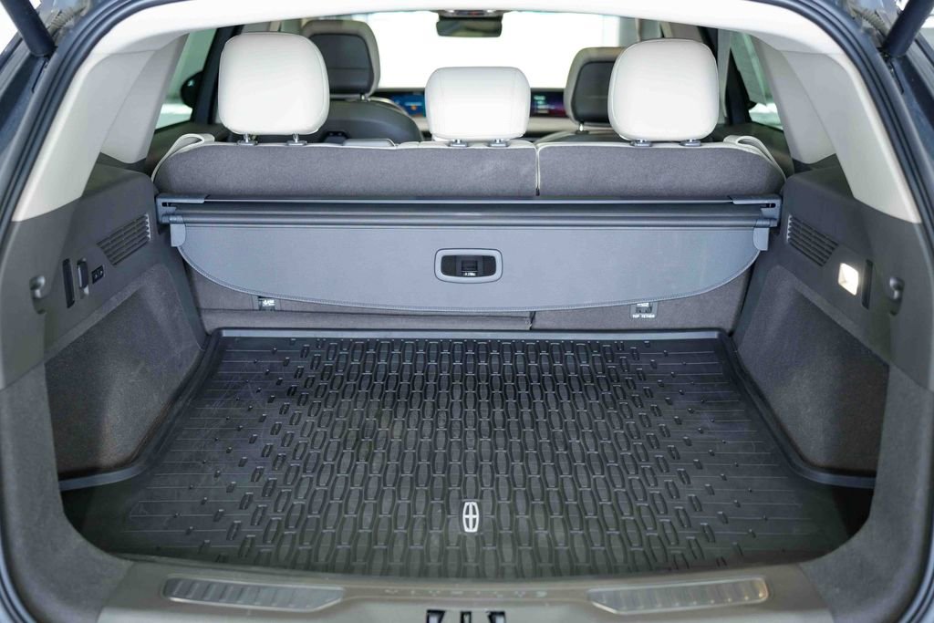 Used 2024 Lincoln Nautilus Reserve w/ Equipment Group 202A image 12