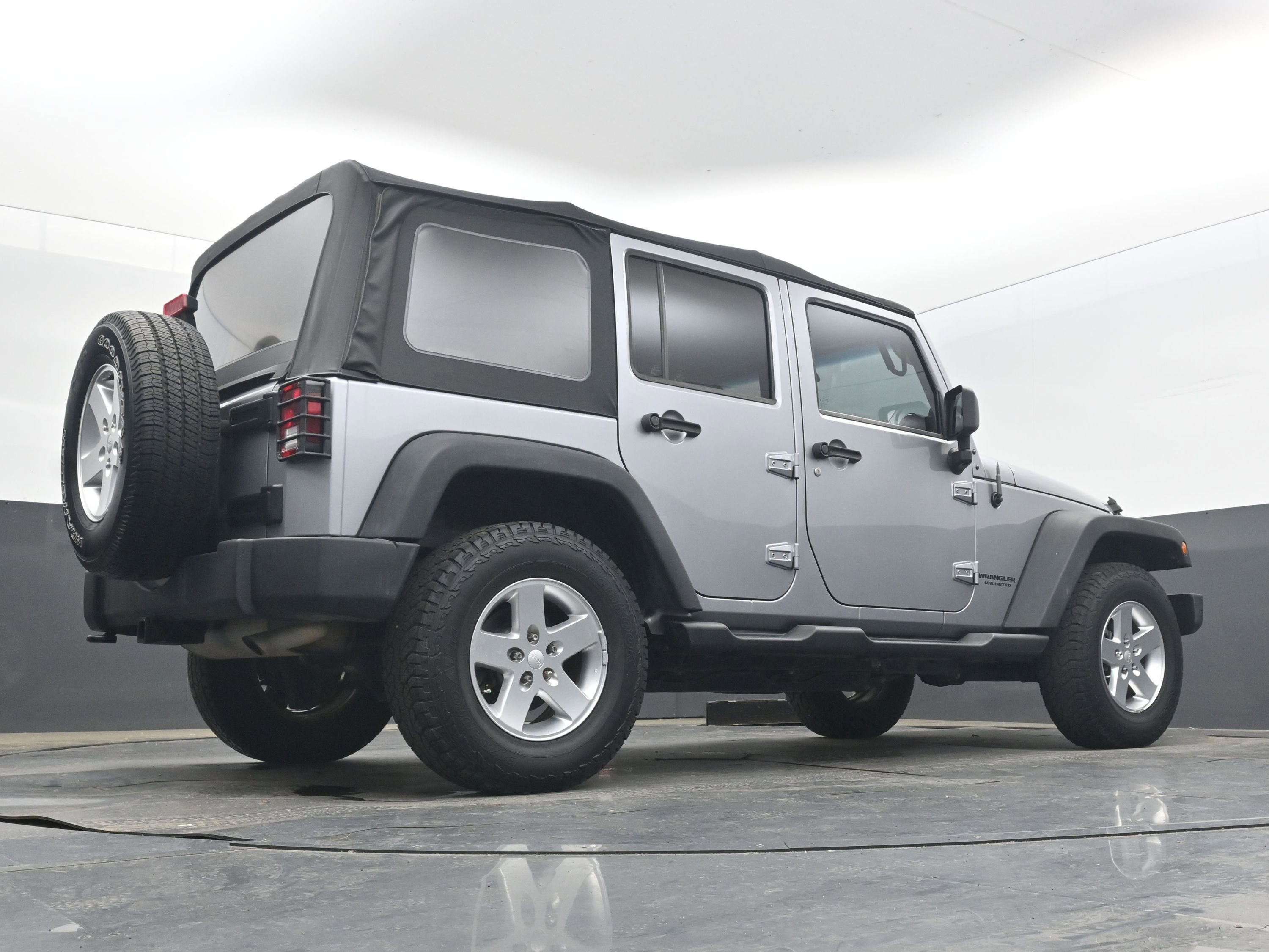Used 2014 Jeep Wrangler Unlimited Sport w/ Max Tow Package AWD/4WD image 27