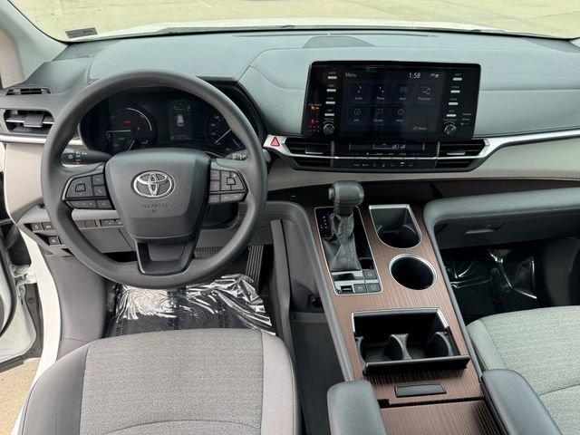 Used 2022 Toyota Sienna LE image 17