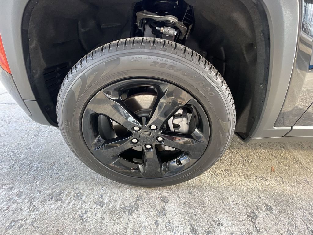 Used 2025 Jeep Grand Cherokee L Limited w/ Black Appearance Package image 32