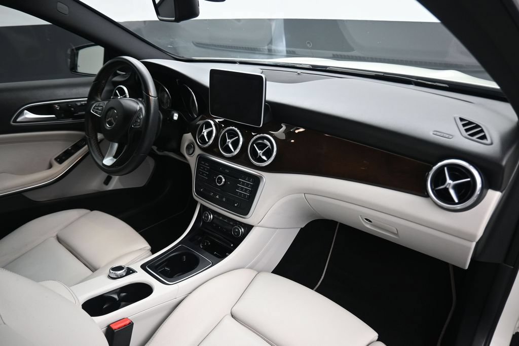 Used 2016 Mercedes-Benz GLA 250 image 42