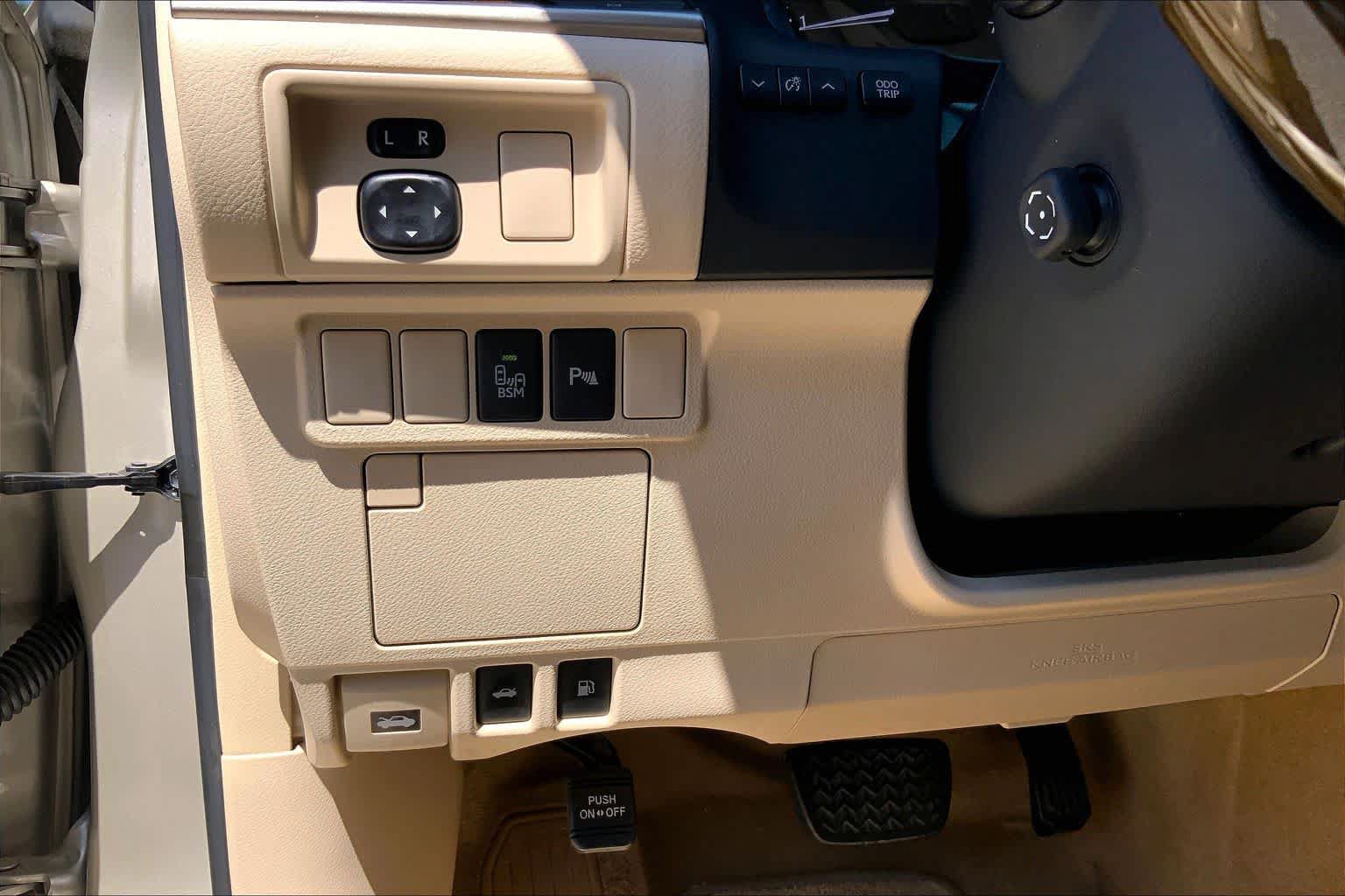 Used 2014 Lexus ES 350 w/ Luxury Package FWD image 35