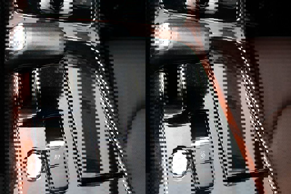 Used 2012 Audi A8 L 4.2 image 19