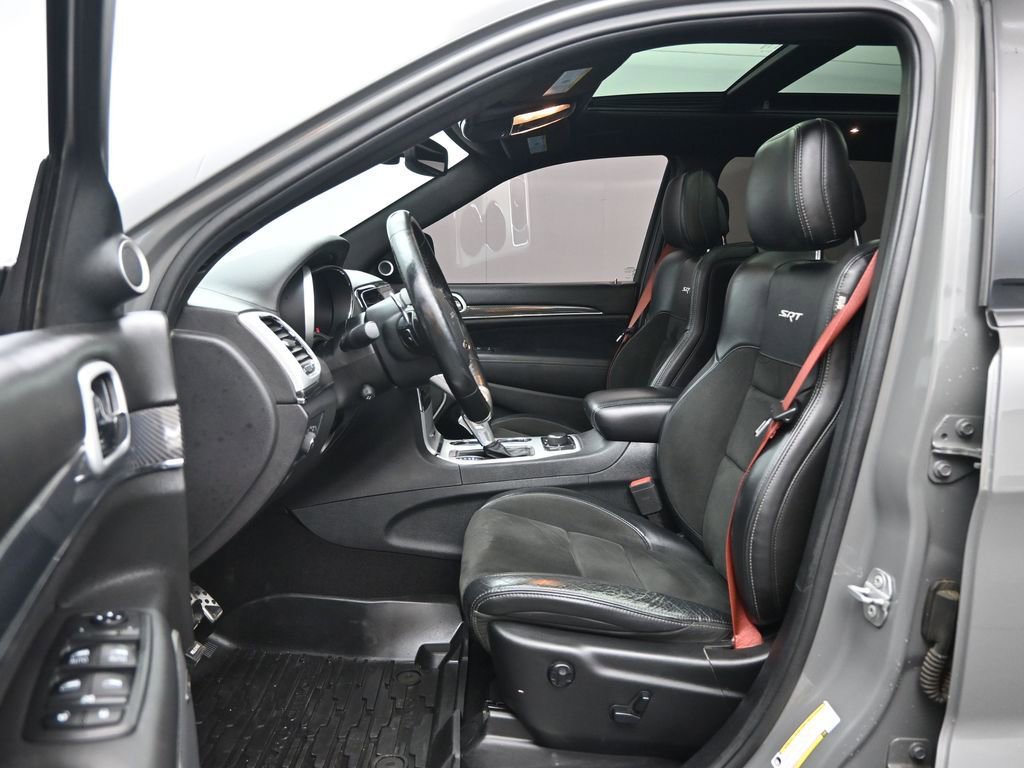 Used 2019 Jeep Grand Cherokee SRT image 24