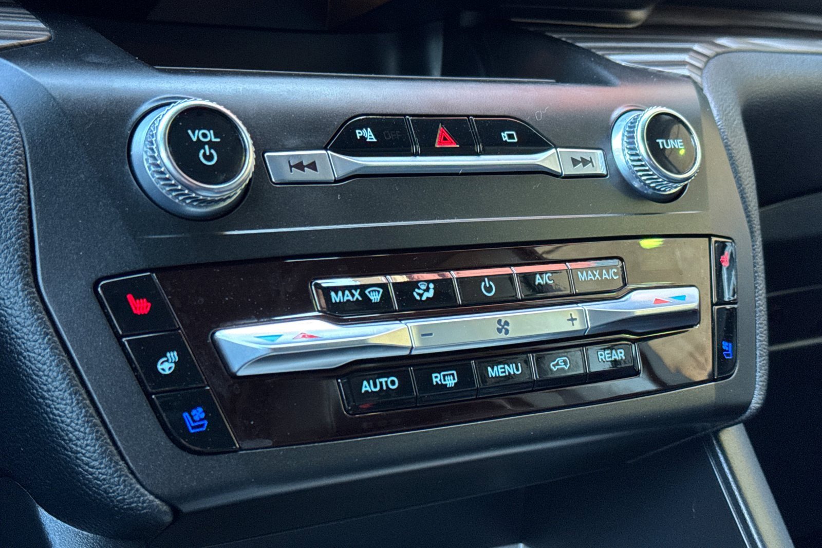 Used 2020 Ford Explorer Limited w/ Class III Trailer Tow Package image 21