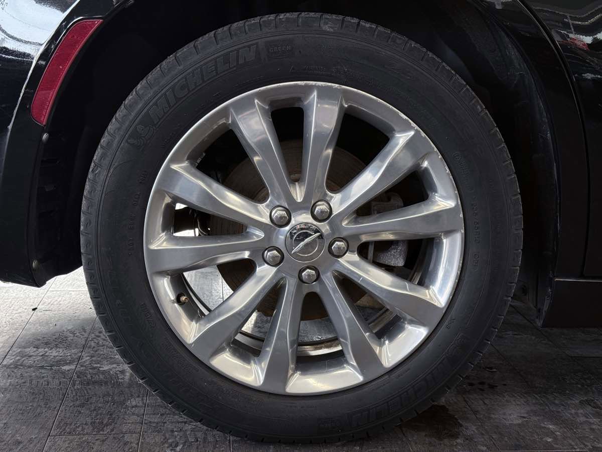 Used 2019 Chrysler 300 Touring L w/ Quick Order Package 22F image 38