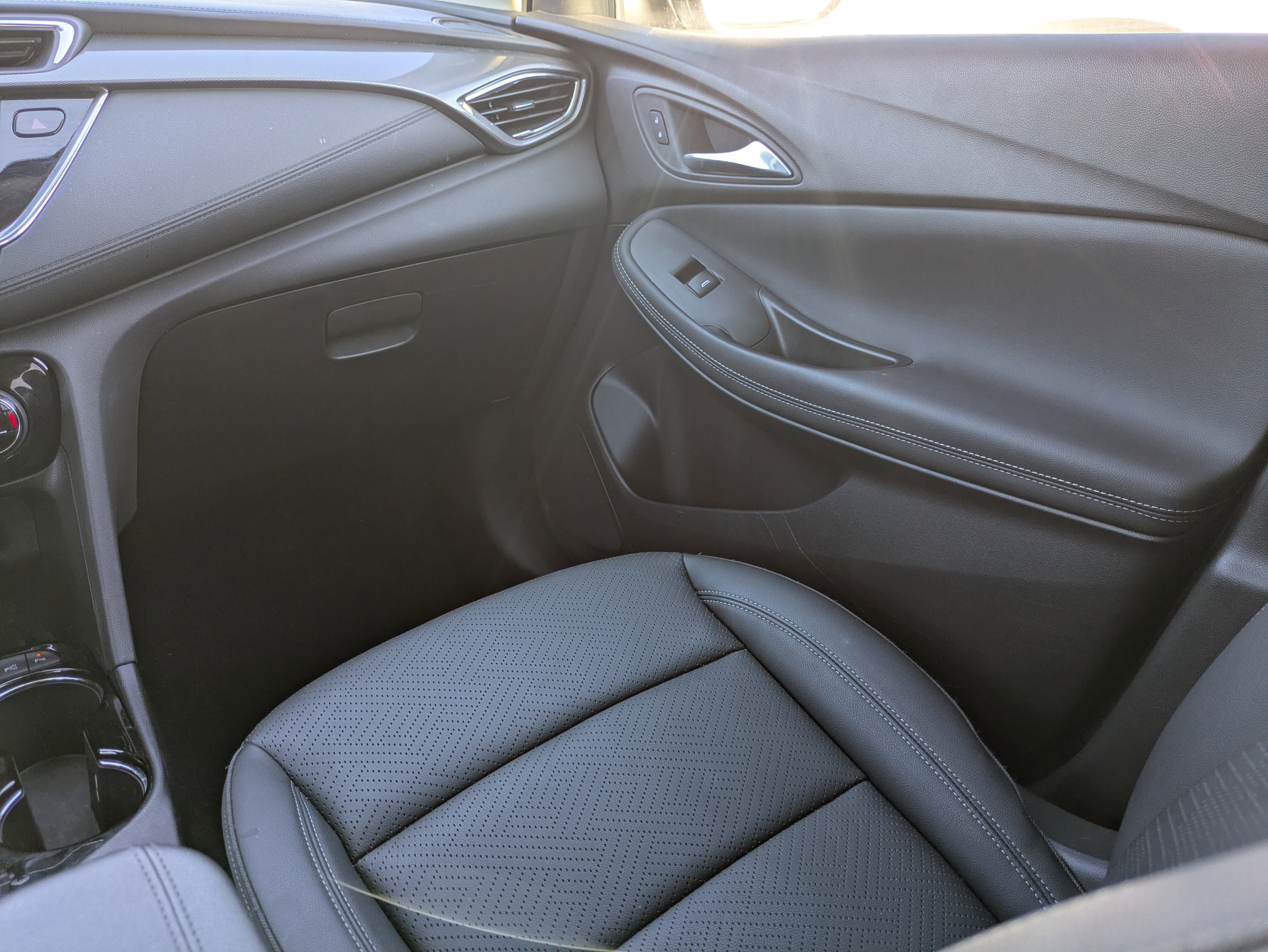 Used 2022 Buick Encore GX Essence w/ Advanced Technology Package image 11