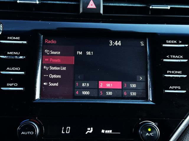 Used 2018 Toyota Camry SE image 19