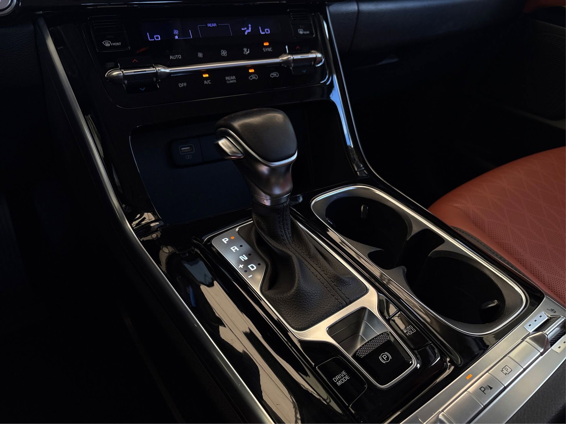 Used 2023 Kia Carnival SX image 30