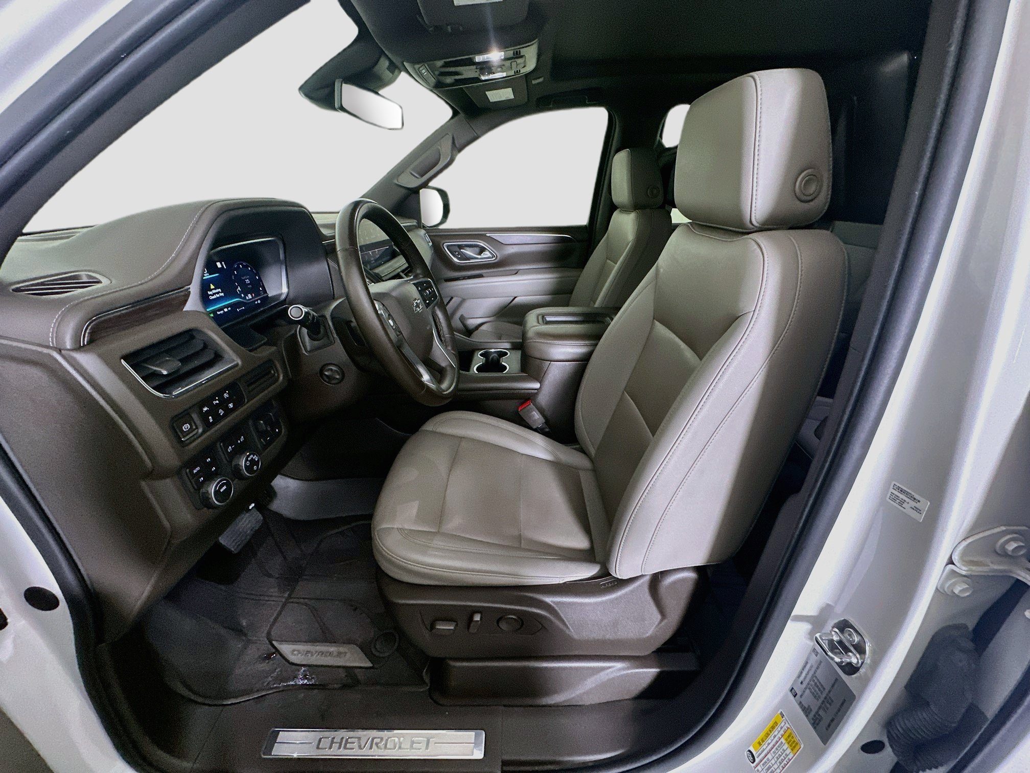 Used 2023 Chevrolet Tahoe Z71 w/ Luxury Package AWD/4WD image 13