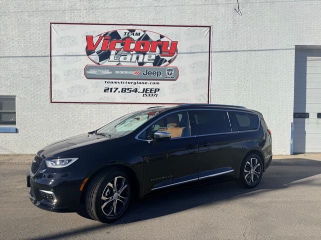 New 2026 Chrysler Pacifica Pinnacle w/ Trailer Tow Group FWD image 1