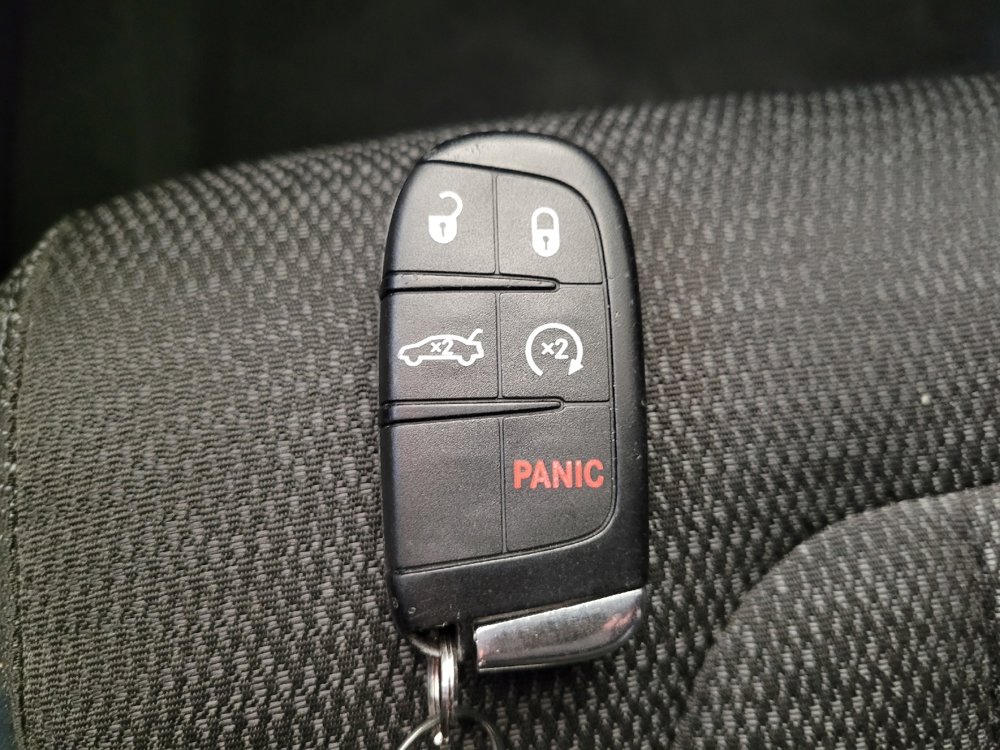 Used 2015 Chrysler 200 S image 32