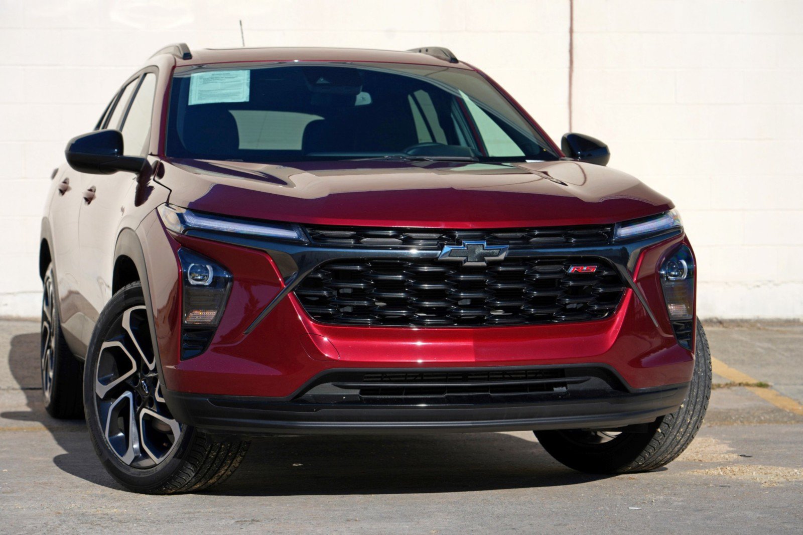 Used 2024 Chevrolet Trax RS w/ Sunroof Package FWD image 2