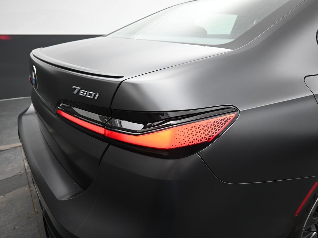 Used 2023 BMW 760i xDrive image 33