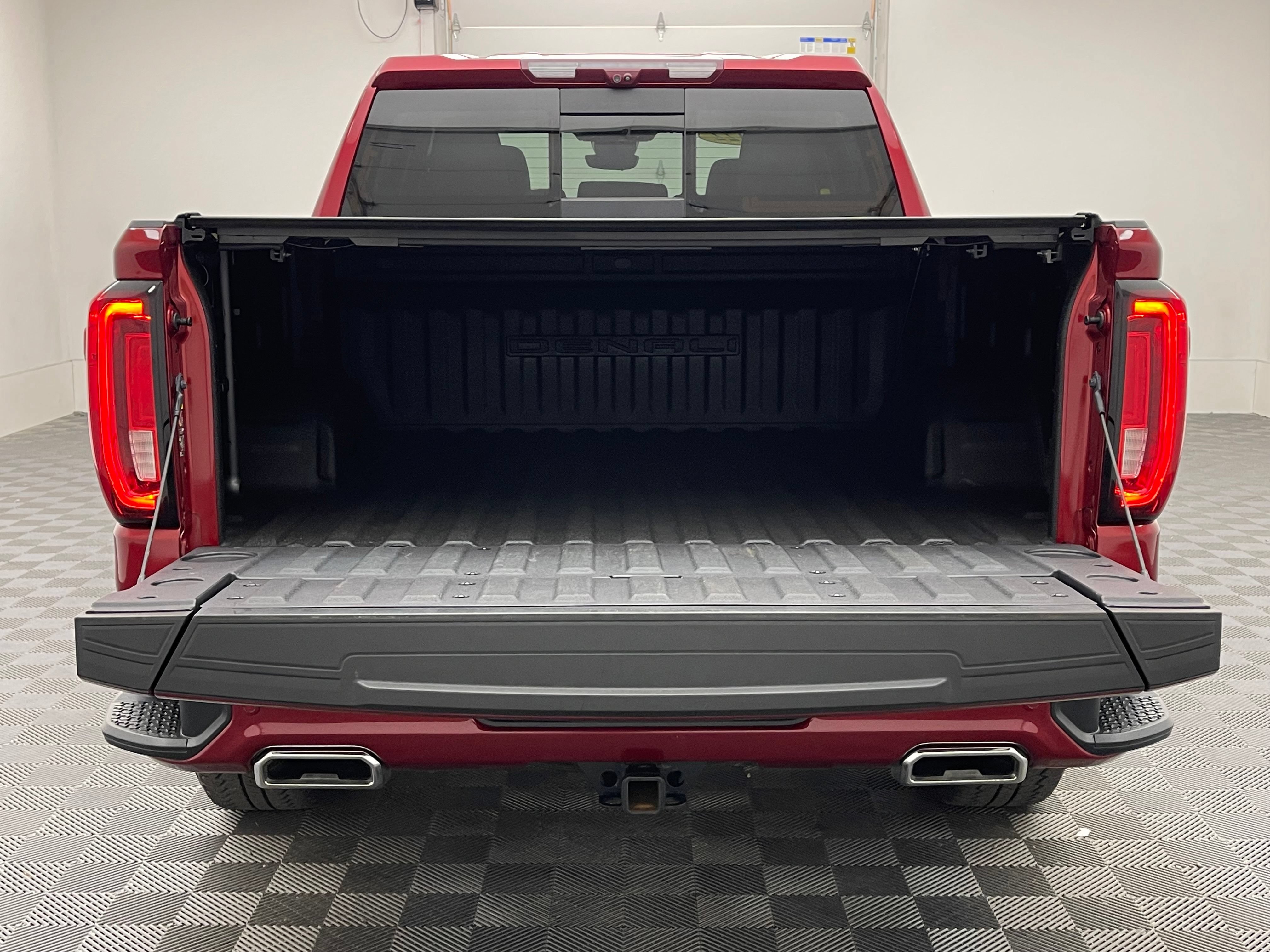 Used 2022 GMC Sierra 1500 Denali w/ Technology Package AWD/4WD image 11