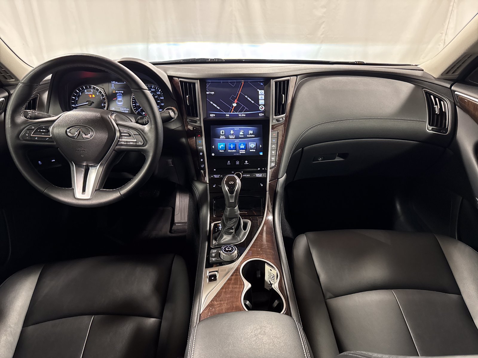 Used 2018 INFINITI Q50 Luxe w/ Essential Package (3.0T Luxe) AWD/4WD image 4