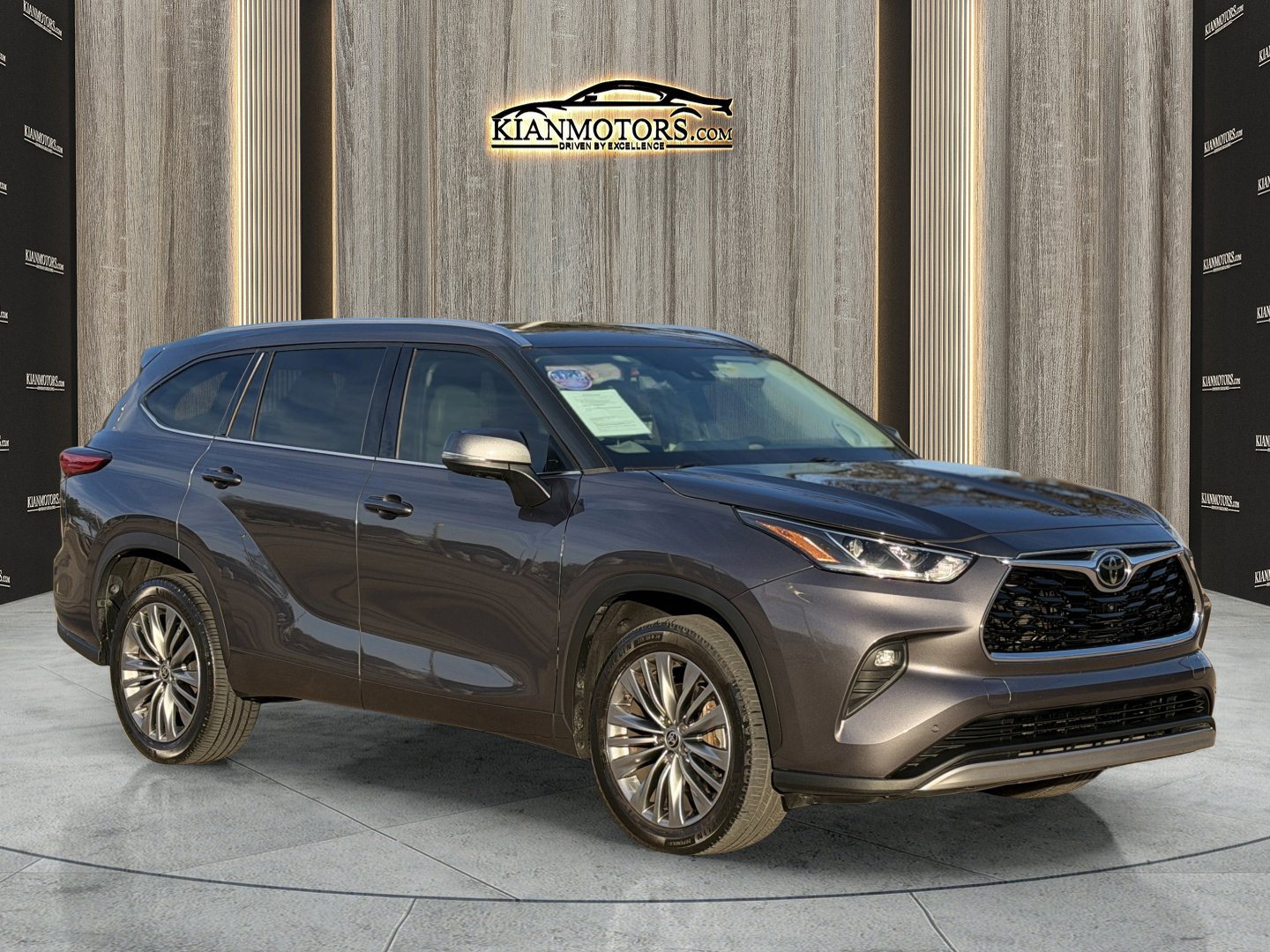 Used 2021 Toyota Highlander Platinum image 1