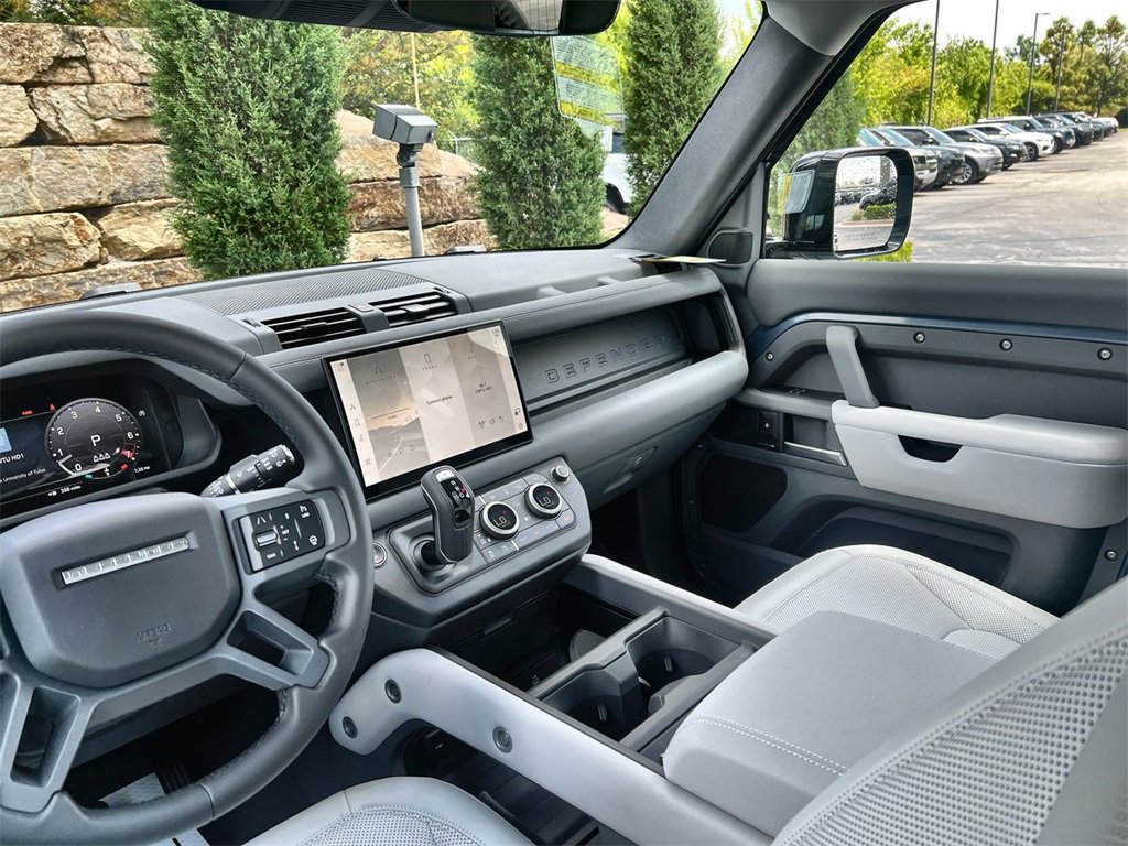Used 2025 Land Rover Defender 110 S image 13