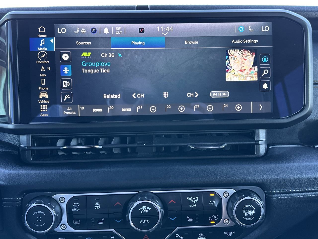 Used 2024 Jeep Wrangler Unlimited Sahara w/ Technology Group image 3