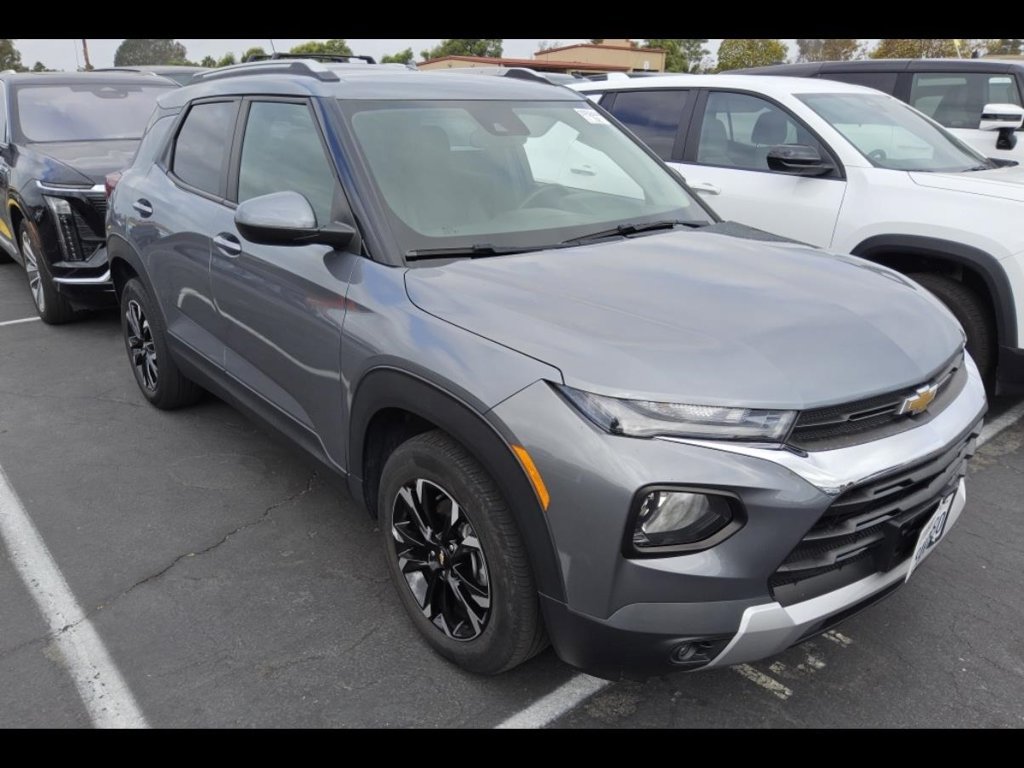 Used 2022 Chevrolet TrailBlazer LT w/ Convenience Package FWD image 2