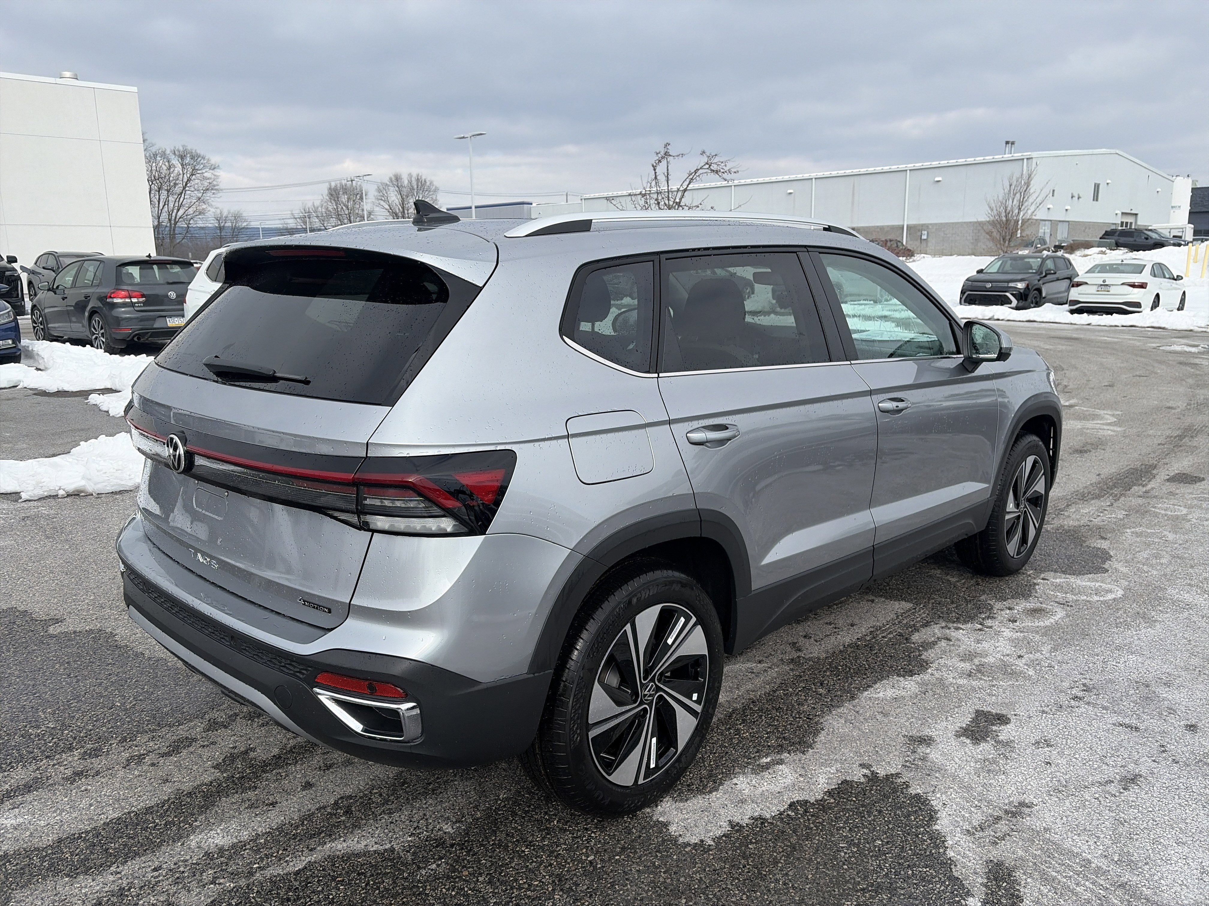 New 2026 Volkswagen Taos SE image 4