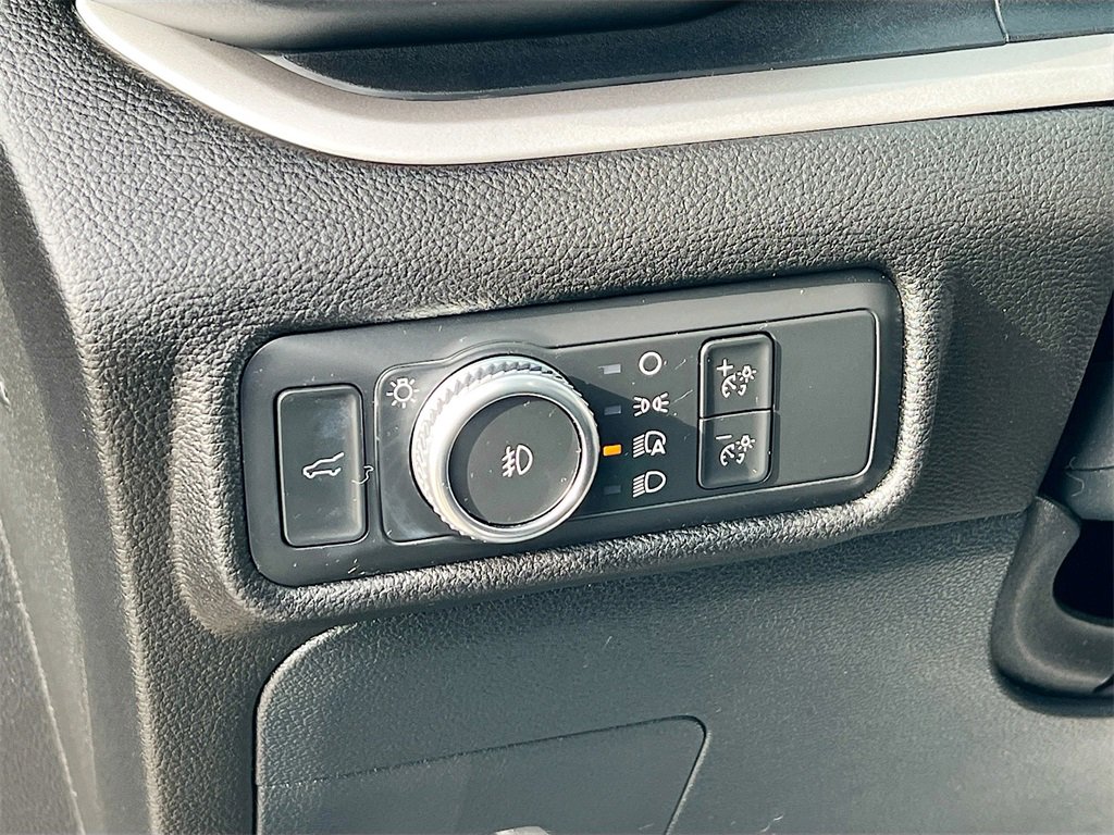 Used 2022 Ford Explorer XLT w/ Equipment Group 202A image 10