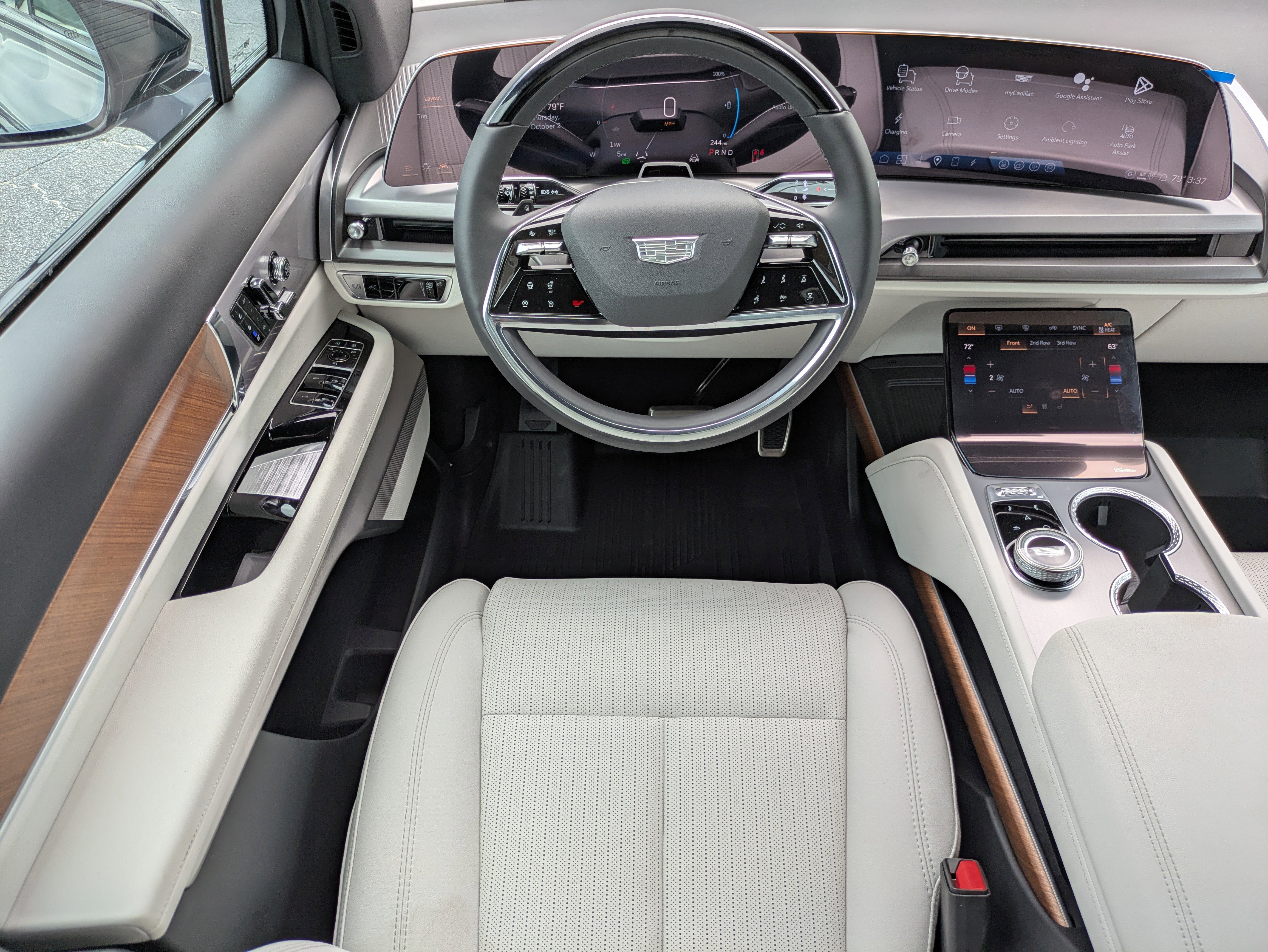 New 2026 Cadillac Vistiq Luxury w/ LPO, Floor Liner Package image 13