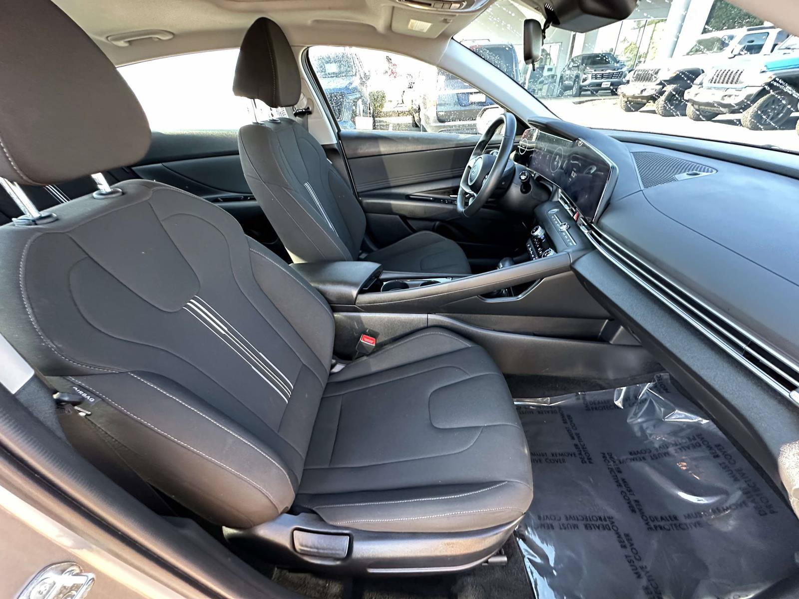 Used 2025 Hyundai Elantra SEL FWD image 31