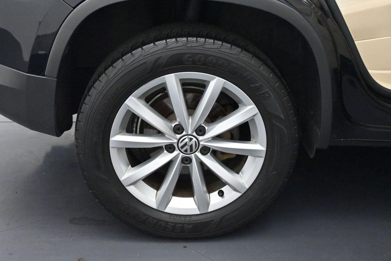 Used 2017 Volkswagen Tiguan Wolfsburg Edition AWD/4WD image 35