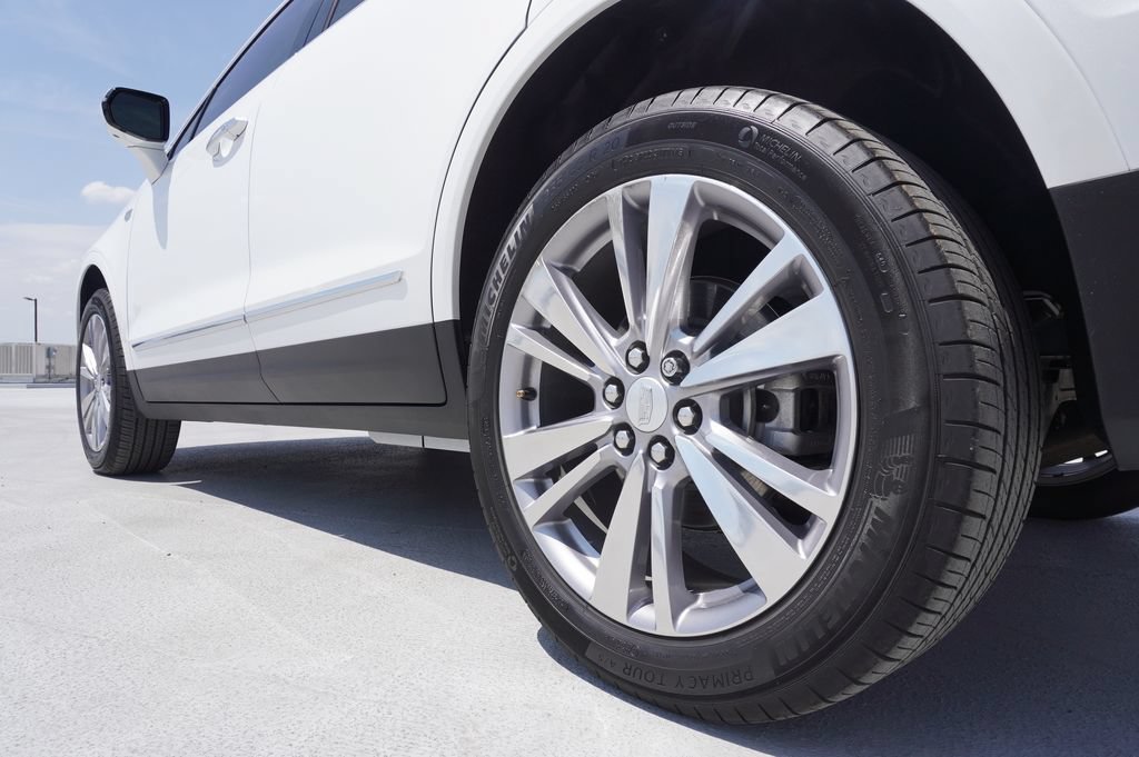 Certified 2024 Cadillac XT5 Premium Luxury w/ Technology Package FWD image 6