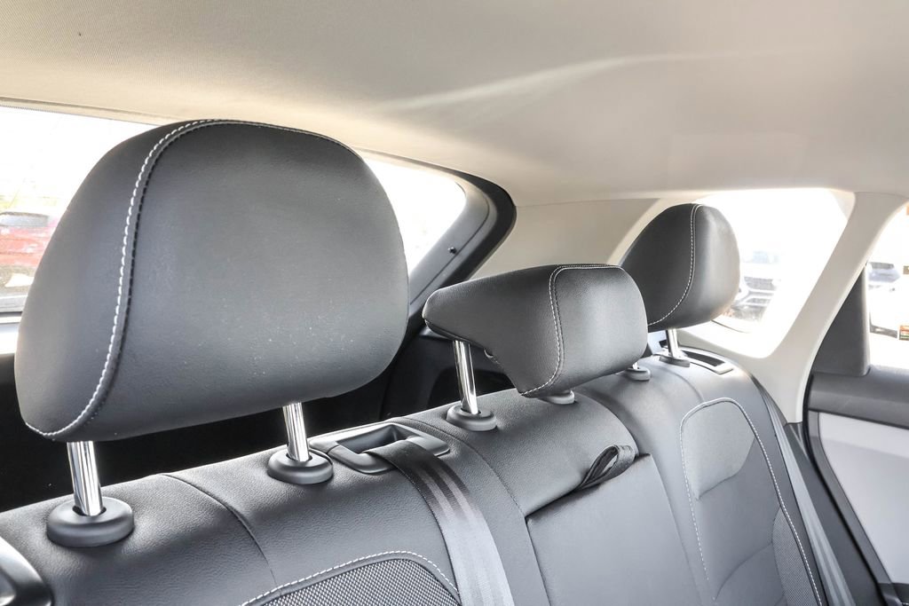 Used 2024 Volkswagen Taos SE image 33