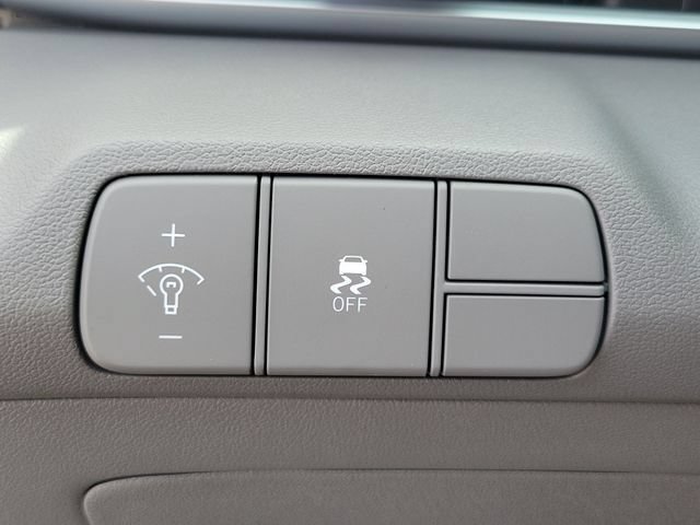 New 2026 Hyundai Elantra Sport FWD image 18