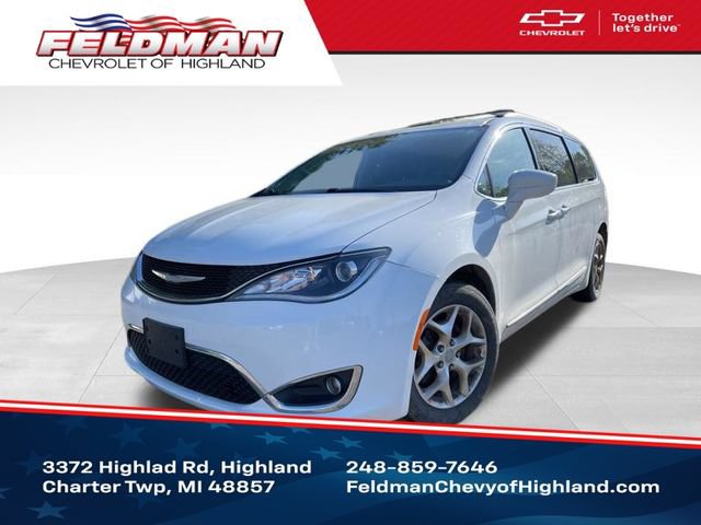Used 2017 Chrysler Pacifica Touring-L w/ Tire & Wheel Group